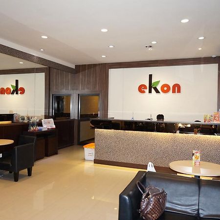 Ekon Hotel ยอกยาการ์ตา ภายนอก รูปภาพ