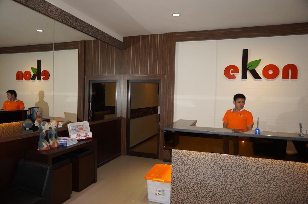 Ekon Hotel ยอกยาการ์ตา ภายนอก รูปภาพ