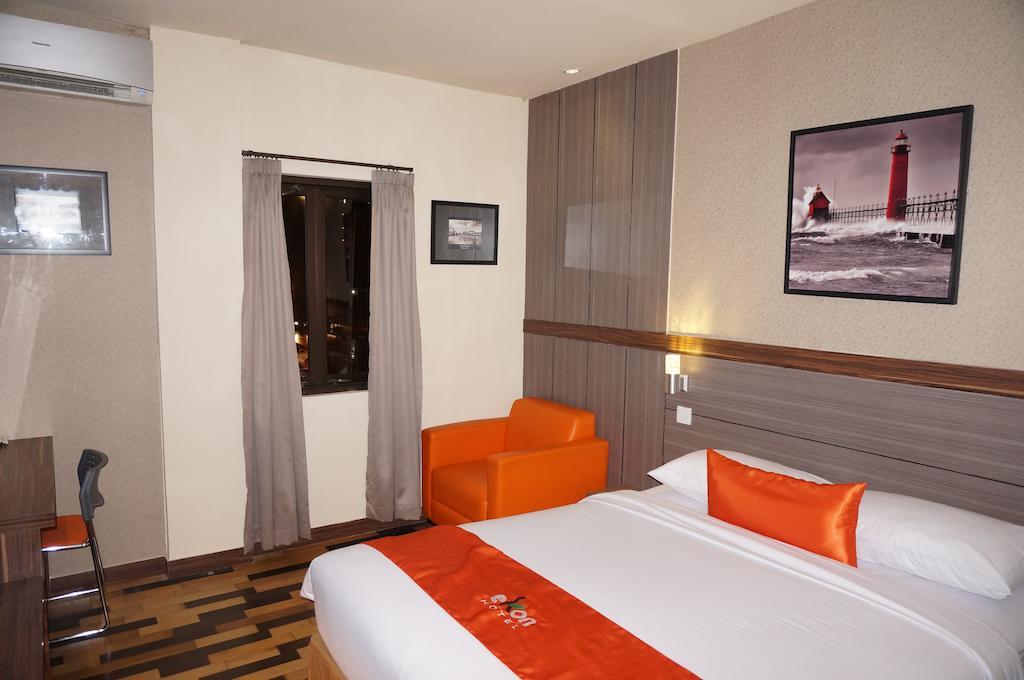 Ekon Hotel ยอกยาการ์ตา ภายนอก รูปภาพ
