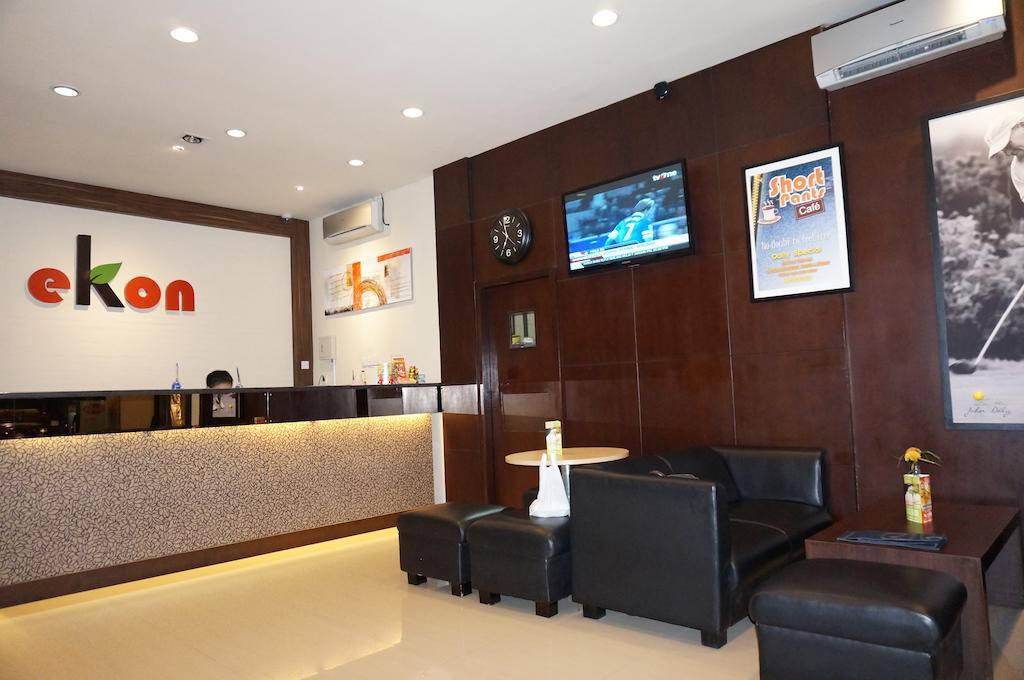 Ekon Hotel ยอกยาการ์ตา ภายนอก รูปภาพ