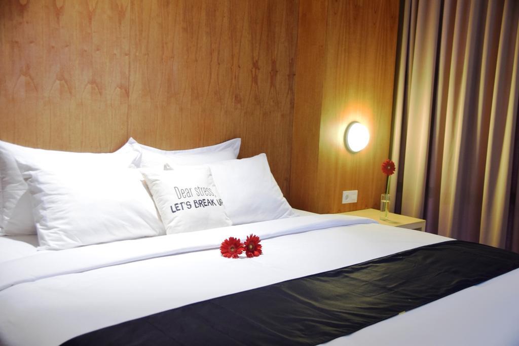 Ekon Hotel ยอกยาการ์ตา ภายนอก รูปภาพ