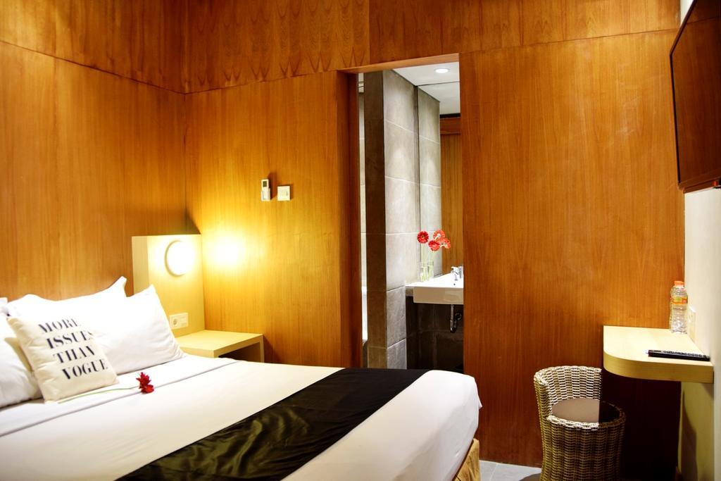 Ekon Hotel ยอกยาการ์ตา ภายนอก รูปภาพ